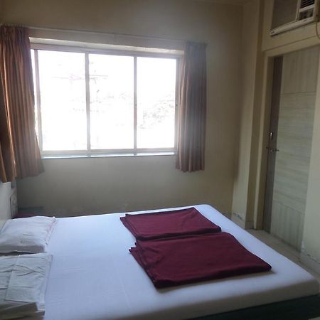 Hotel Sai Ratna Нашик Екстериор снимка