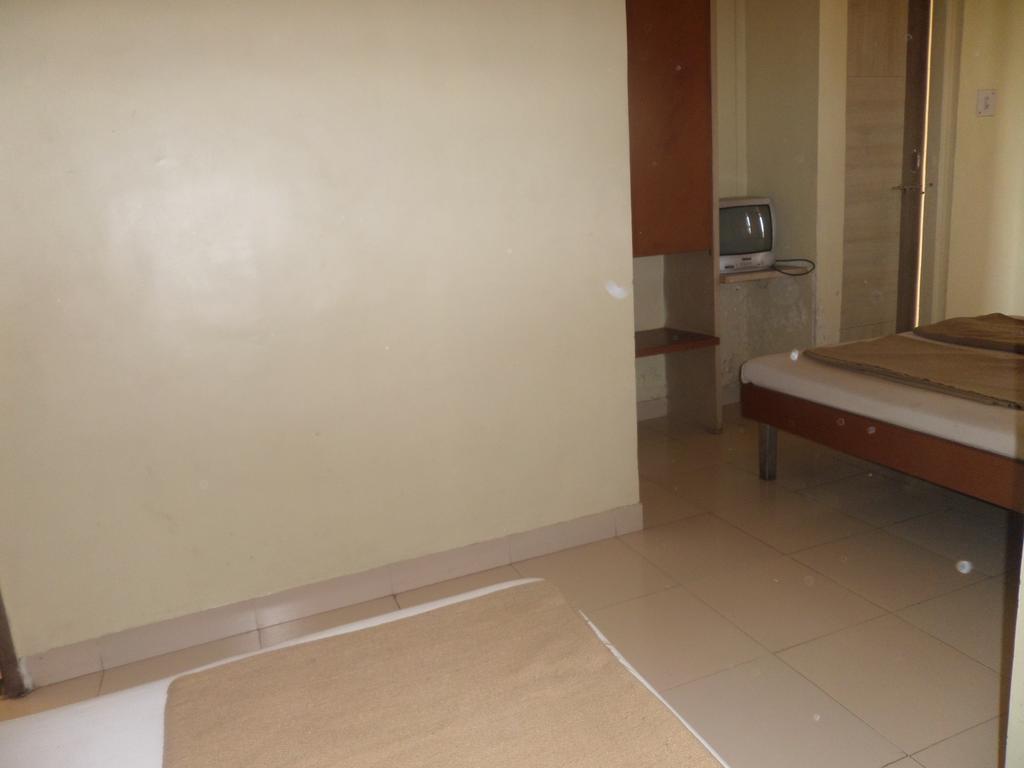 Hotel Sai Ratna Нашик Екстериор снимка