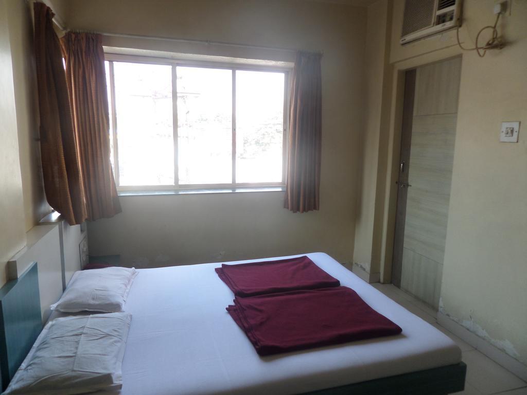 Hotel Sai Ratna Нашик Екстериор снимка