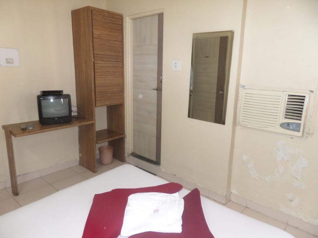 Hotel Sai Ratna Нашик Стая снимка